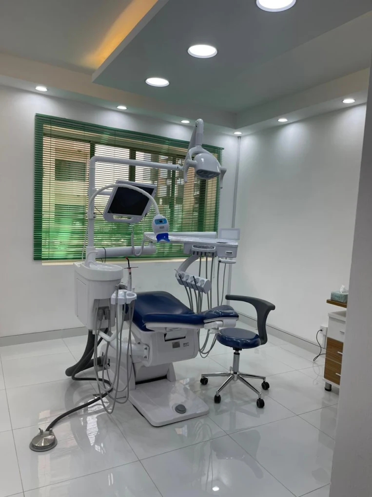 iSmile Dental Clinic Dubai treatment room